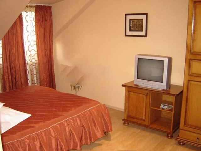 Hotel Cosmos Câmpulung Moldovenesc Zimmer foto