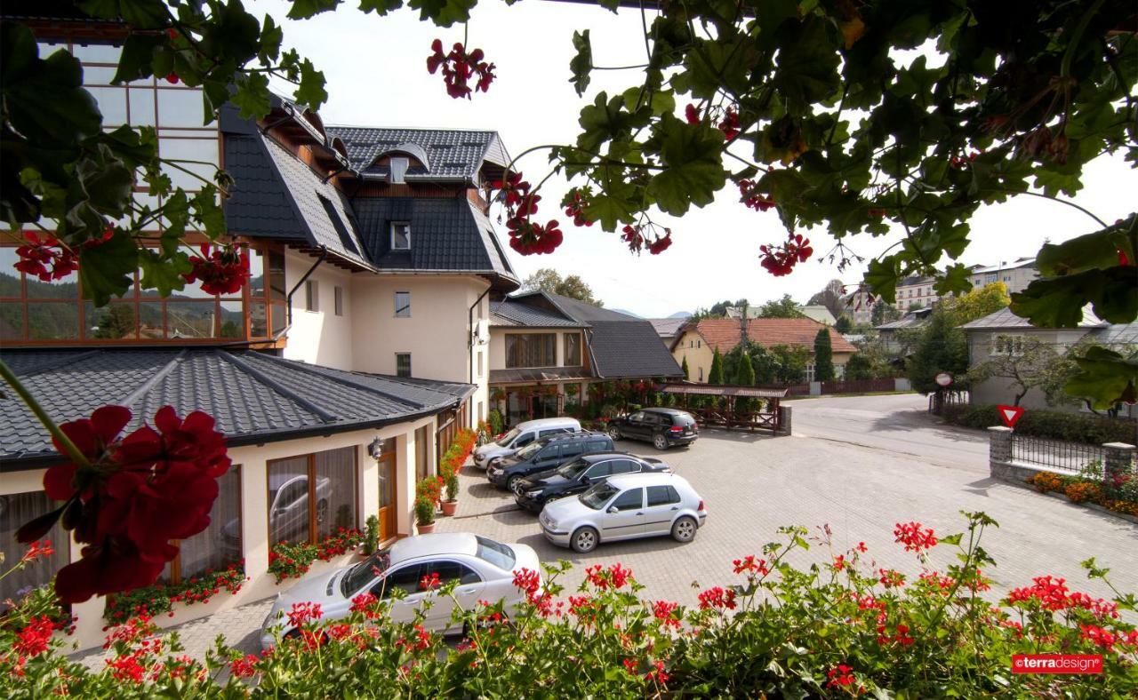 Hotel Cosmos Câmpulung Moldovenesc Exterior foto