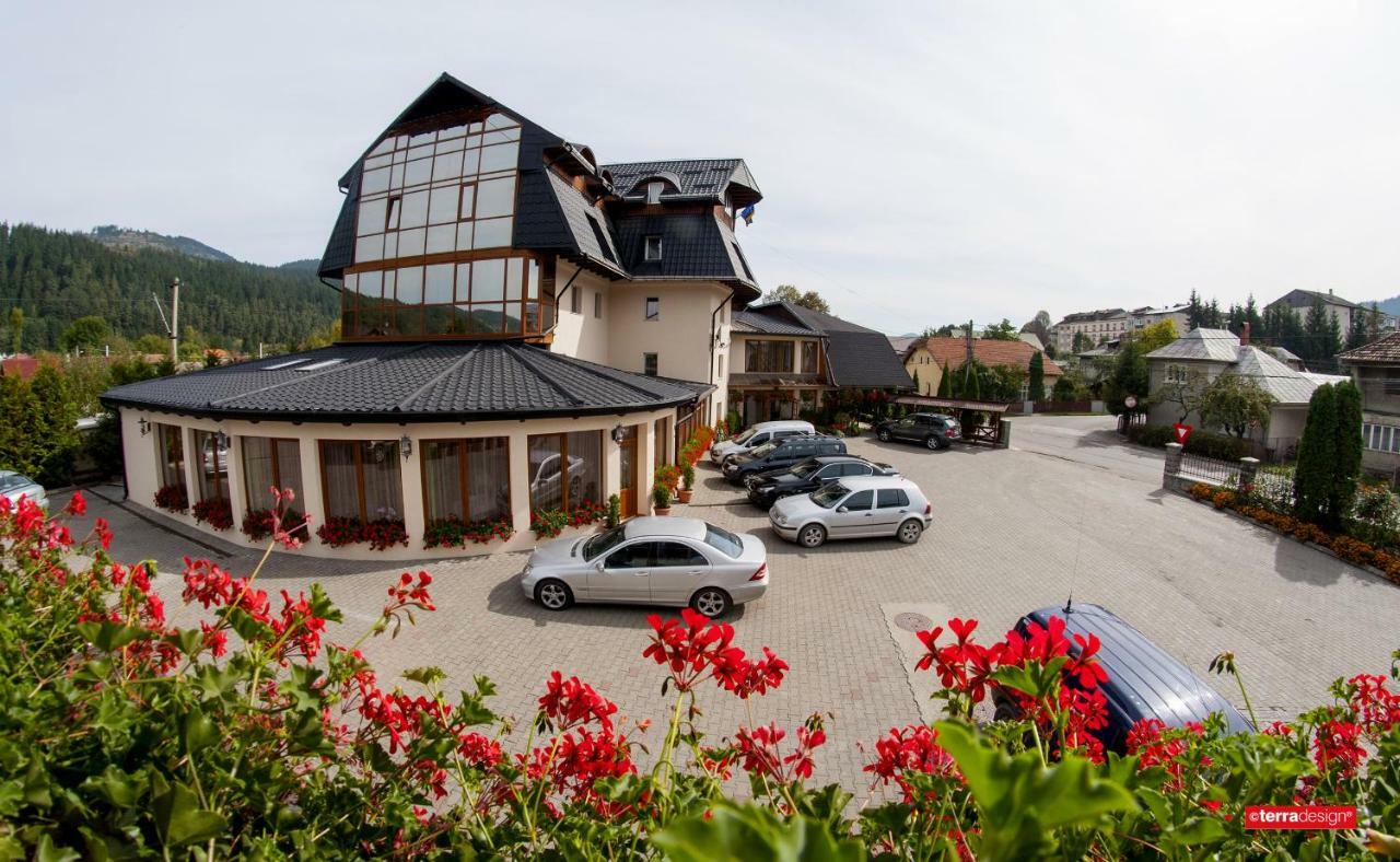 Hotel Cosmos Câmpulung Moldovenesc Exterior foto
